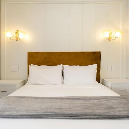 Vu Thermal Lodge - Adults Only Motel Taupo Ngoại thất bức ảnh