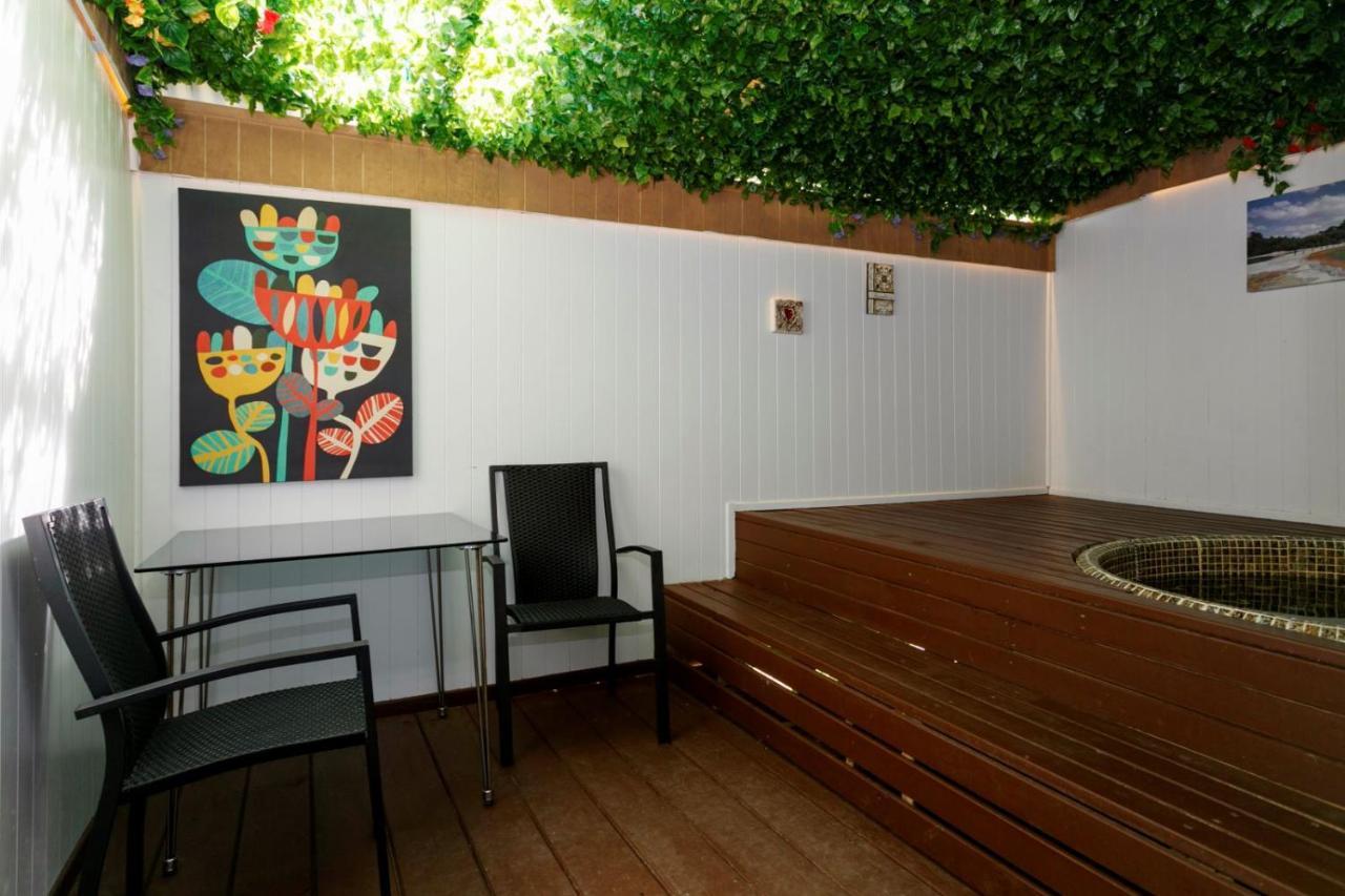 Vu Thermal Lodge - Adults Only Motel Taupo Ngoại thất bức ảnh