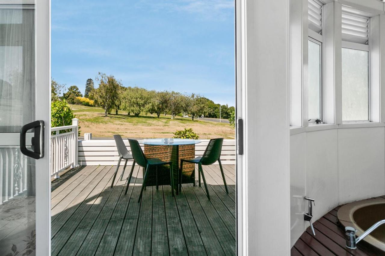 Vu Thermal Lodge - Adults Only Motel Taupo Ngoại thất bức ảnh