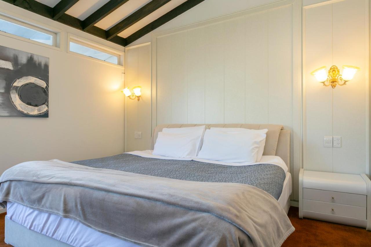 Vu Thermal Lodge - Adults Only Motel Taupo Ngoại thất bức ảnh