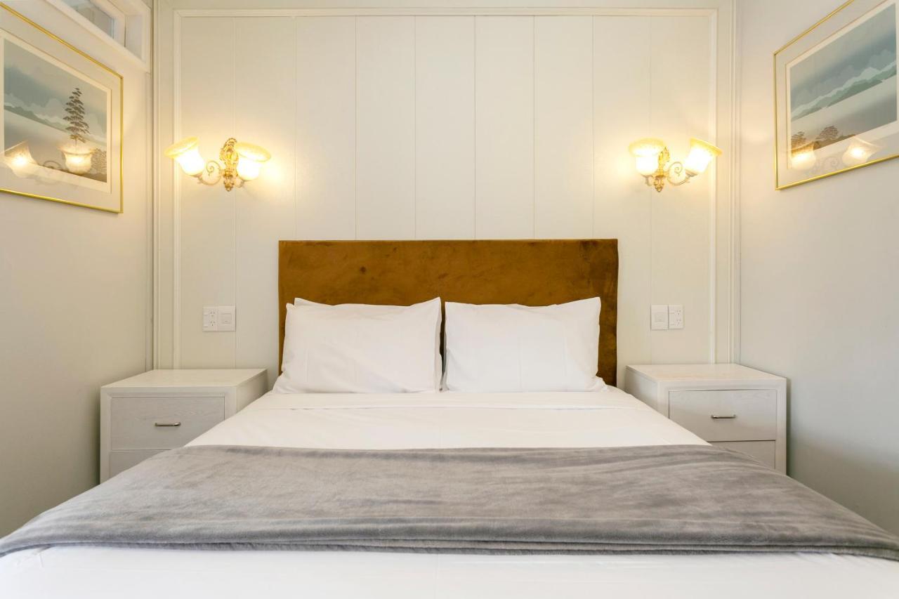 Vu Thermal Lodge - Adults Only Motel Taupo Ngoại thất bức ảnh