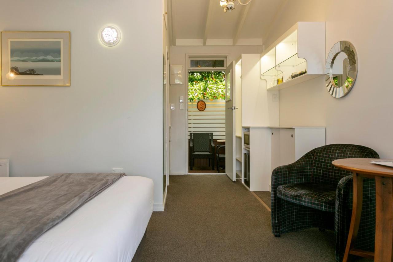 Vu Thermal Lodge - Adults Only Motel Taupo Ngoại thất bức ảnh