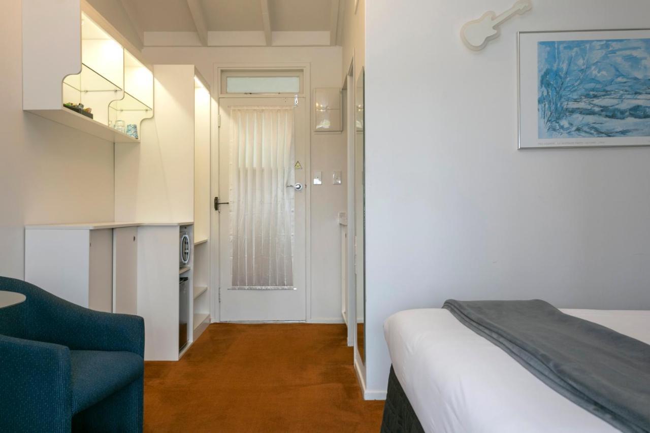 Vu Thermal Lodge - Adults Only Motel Taupo Ngoại thất bức ảnh
