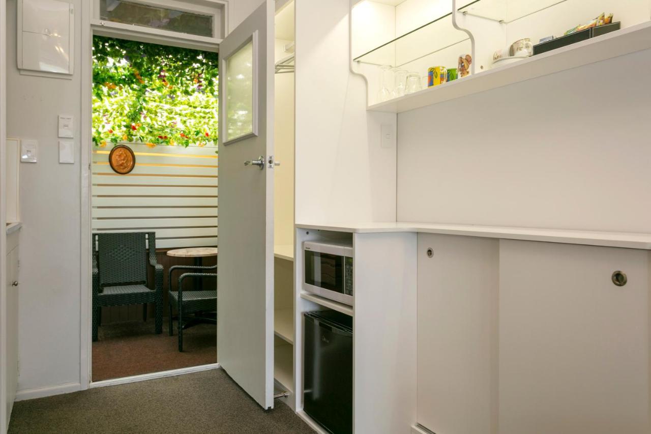 Vu Thermal Lodge - Adults Only Motel Taupo Ngoại thất bức ảnh